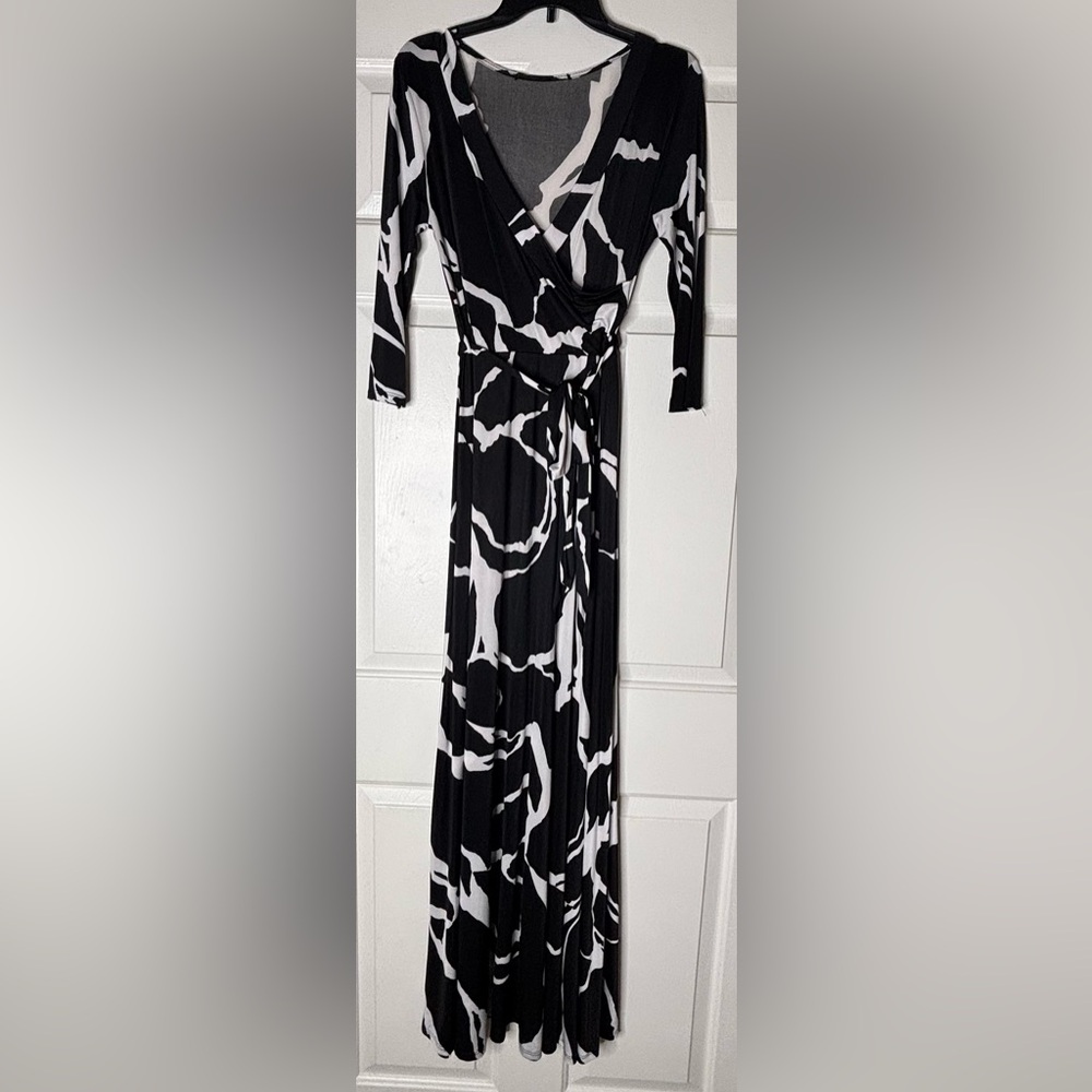 Elegant Black and White Maxi Dress